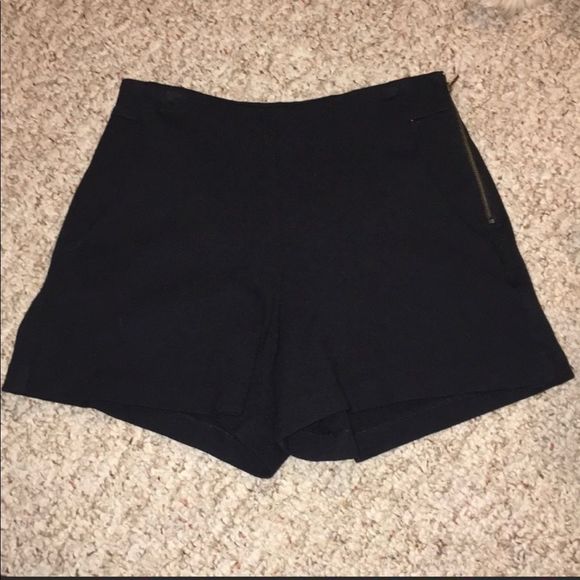 Monteau black side zip shorts with front pockets - Picture 1 of 4